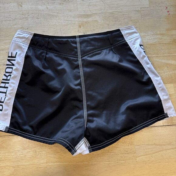 Dethrone Royalty Mixed Martial Arts Shorts Black & White Size 34 2.5” Inseam EUC - Picture 7 of 12